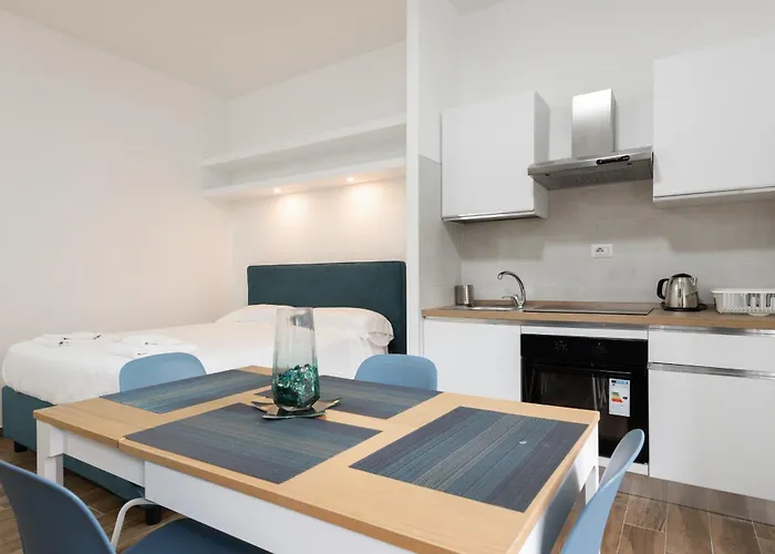 Aurelia Deluxe Rome